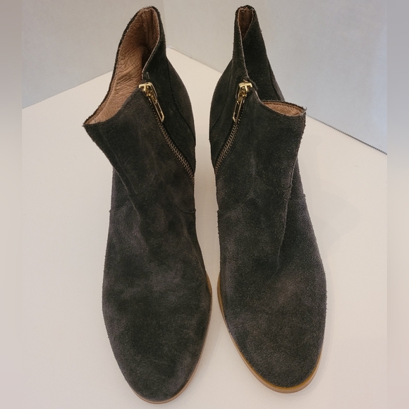 Anthropologie Wonderlust Charcoal Suede Ankle Booties 9 - Picture 3 of 12